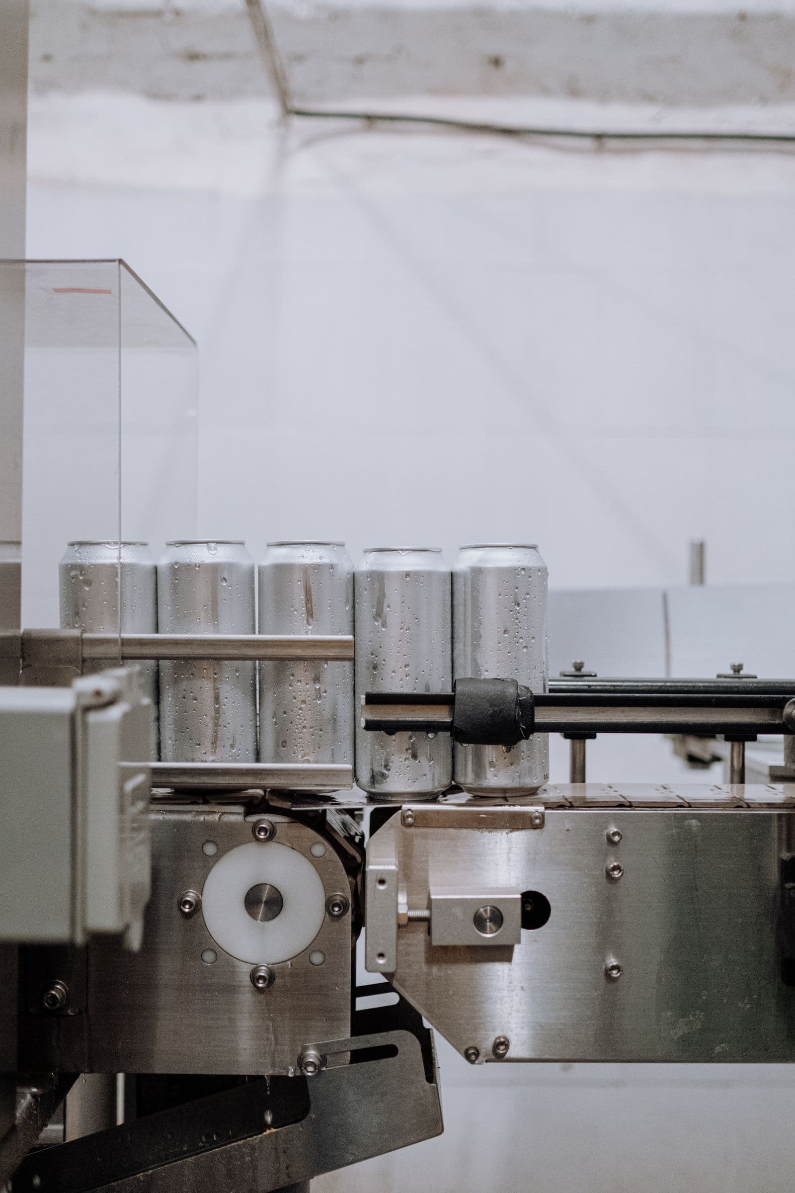 Volumetric filling machine on a packaging line