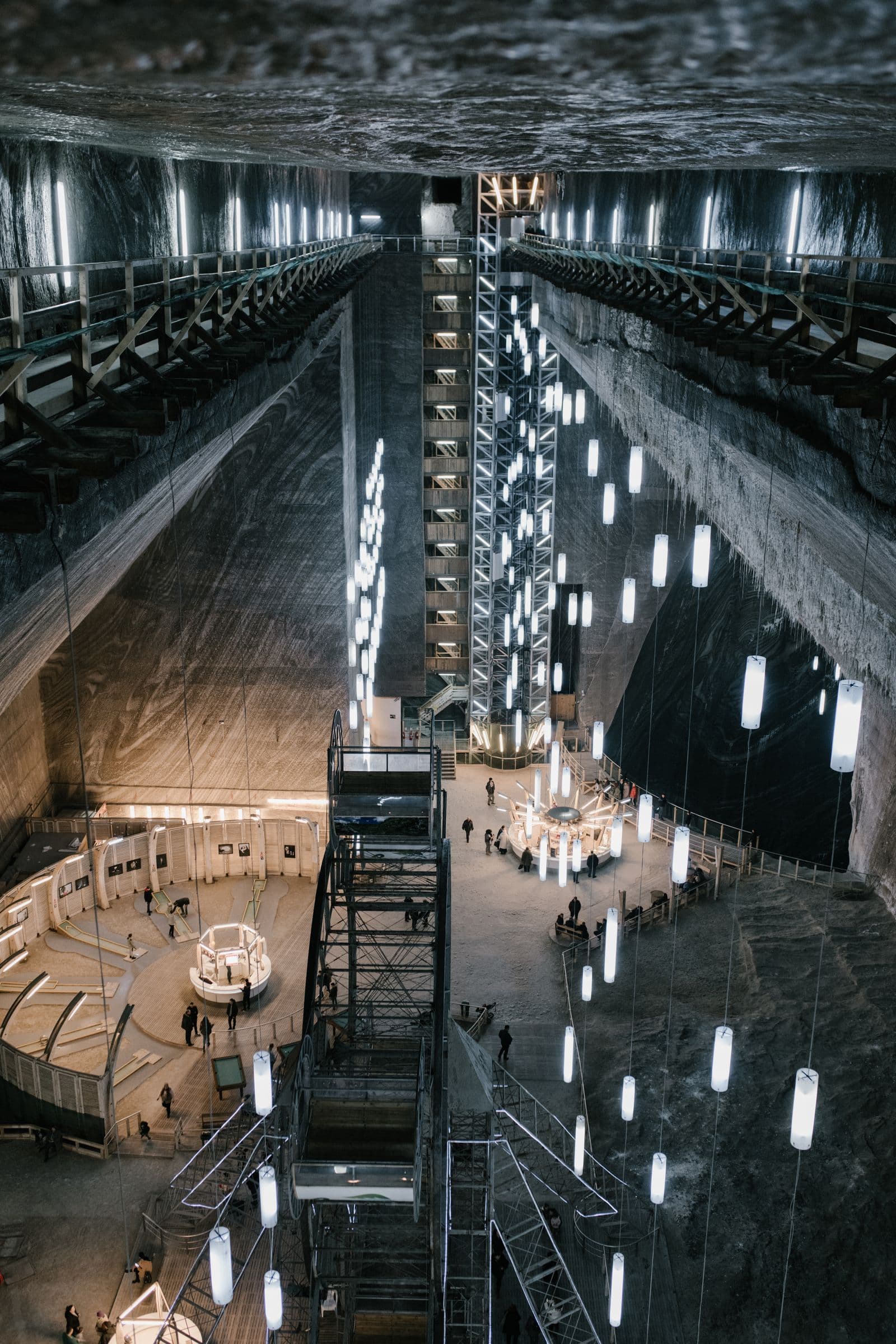 Underground mineral conveyor in a salt works
